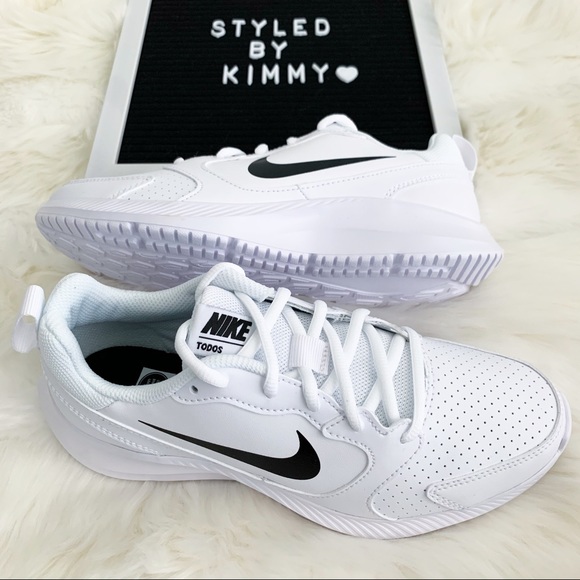 πΈ NIKE Todos Sneakers Shoes New Black White - Picture 3 of 5